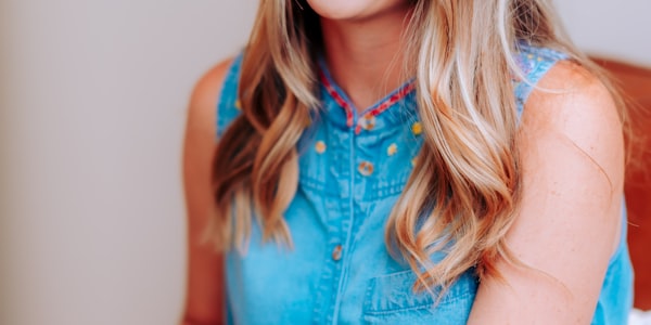 巴西球星内马尔在比赛中展示精湛的脚下技术